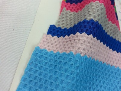 HK  KNSR No.1-212  滌綸網形高透（吸濕排汗）運動布 後面照